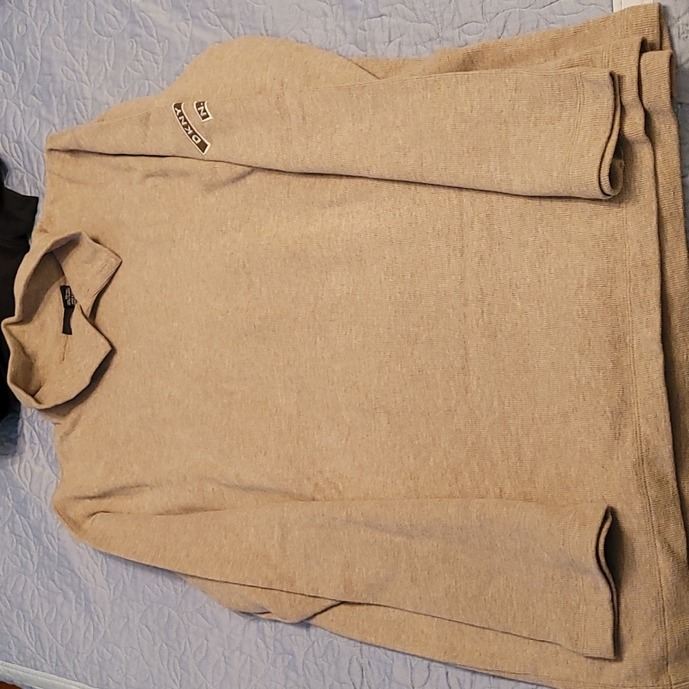 DKNY Men's sweater